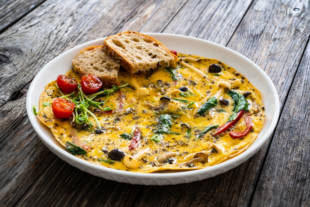 Omelete de Cogumelos com Espinafre e Pimentão
