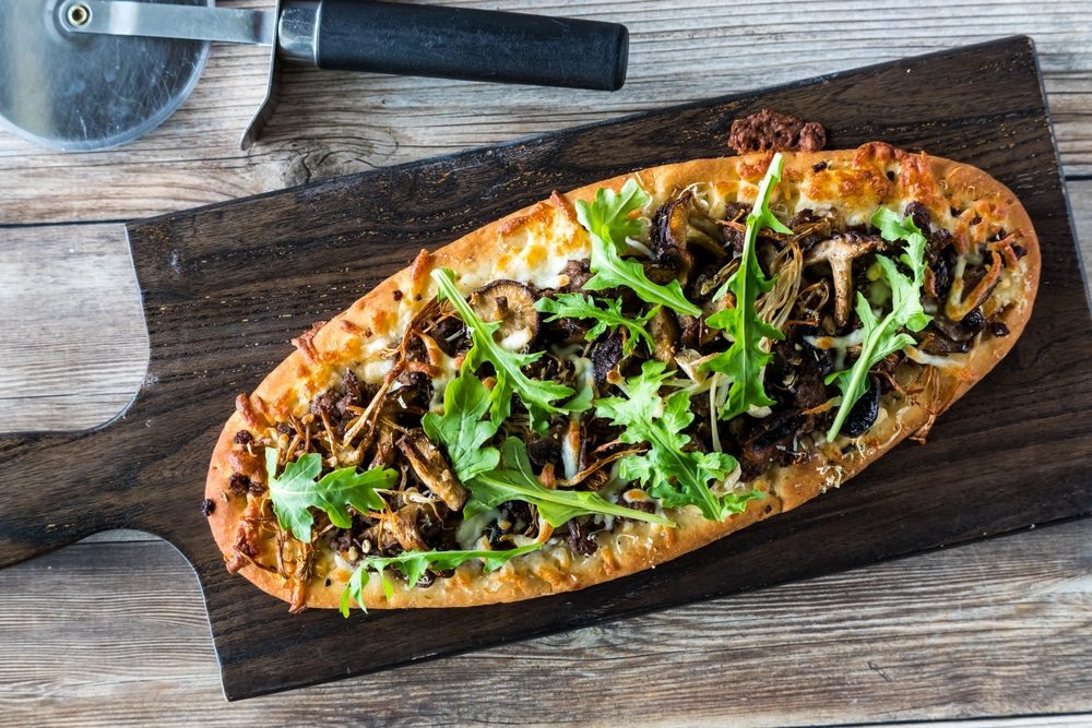 Flatbread com Cogumelos Shimeji e Rúcula